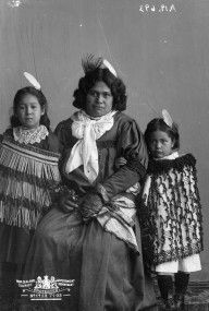Pulman_and_Son_-_(Maori_woman_and_two_children)