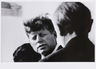 Guido Mangold-Letzter Blick von John F. Kennedy auf Konrad Adenauer, Flughafen Berlin-Tegel am 25.06